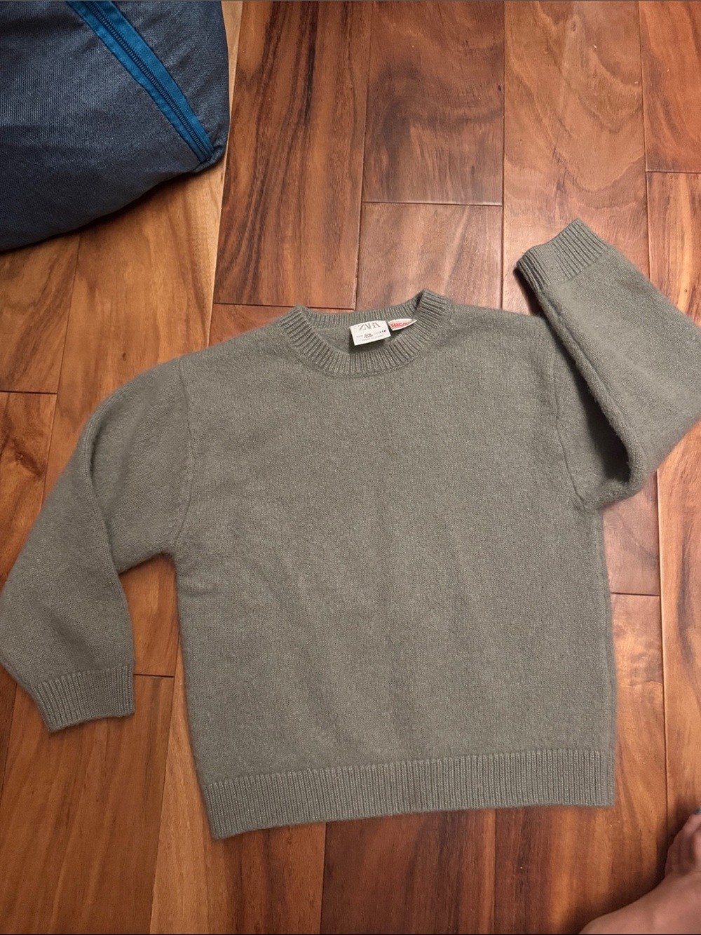 Zara cashmere blend Crewneck Sweater in Muted Sage